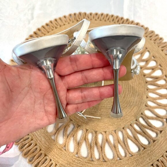 Mach & Mach Bow of Elizabeth Iridescent Faux Pearl Sandals Size 38 - Picture 13 of 13
